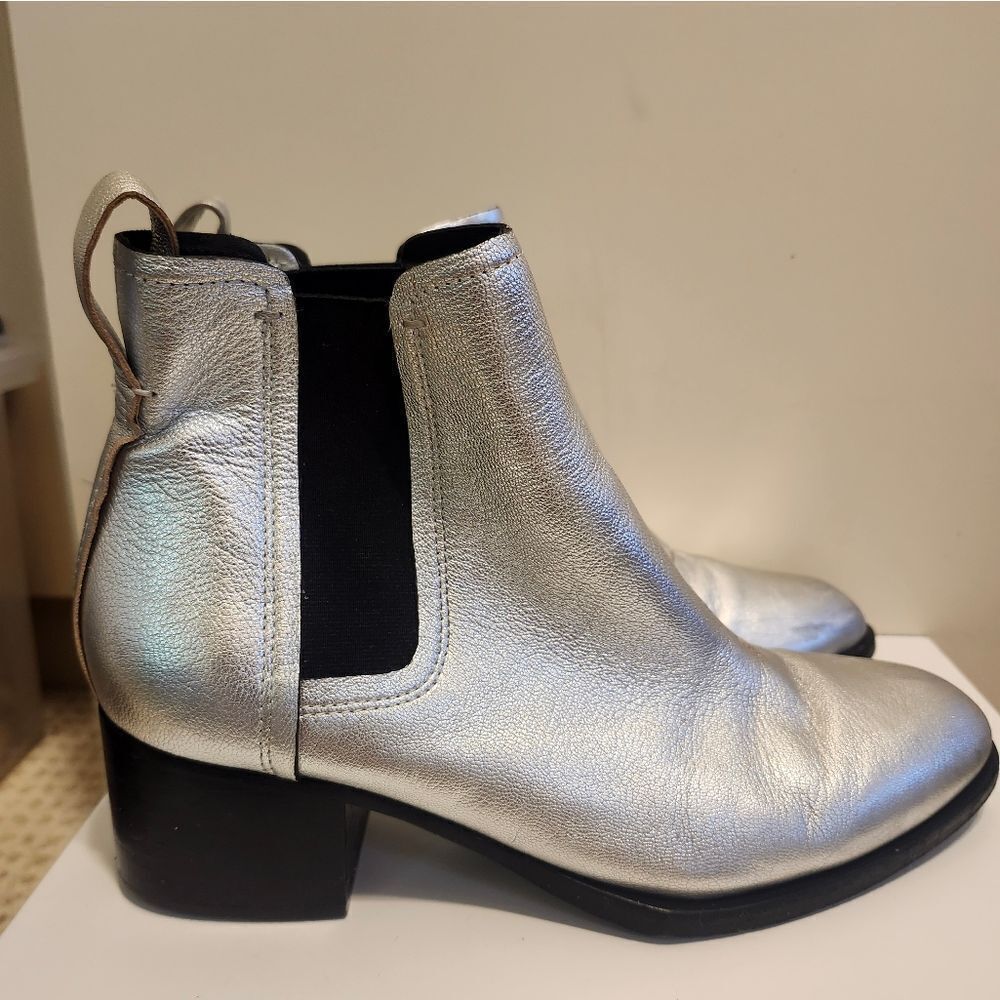Rag & Bone "Walker" Silver Metallic Leather Chelsea Boots Sz.7/37 Ret.$495